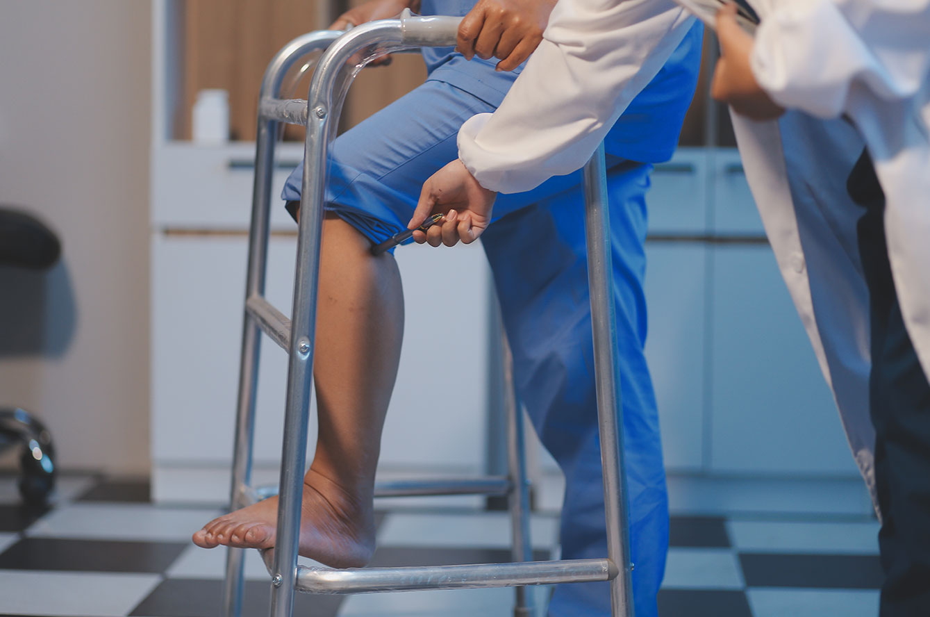 Maladie de Charcot : comprendre les causes, les symptômes et les traitements